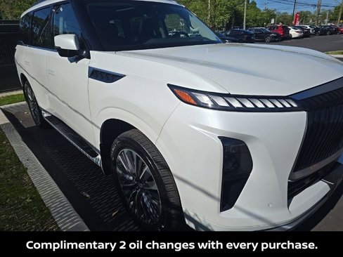 Used 2025 INFINITI QX80 Luxe image 2