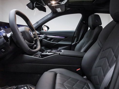 New 2026 BMW i5 eDrive40 w/ Premium Package image 19