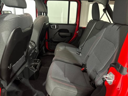 Used 2024 Jeep Wrangler Unlimited Rubicon w/ Technology Group image 18