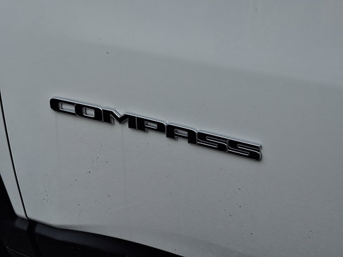 New 2025 Jeep Compass Latitude image 5