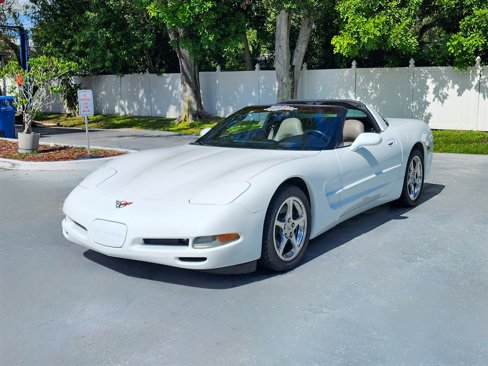 Used 2004 Chevrolet Corvette Coupe w/ Preferred Equipment Group image 4