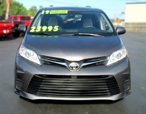 Used 2019 Toyota Sienna LE image 9