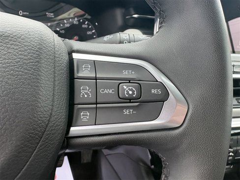 Certified 2024 Jeep Compass Limited image 18