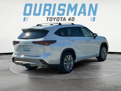 New 2025 Toyota Highlander Platinum image 6
