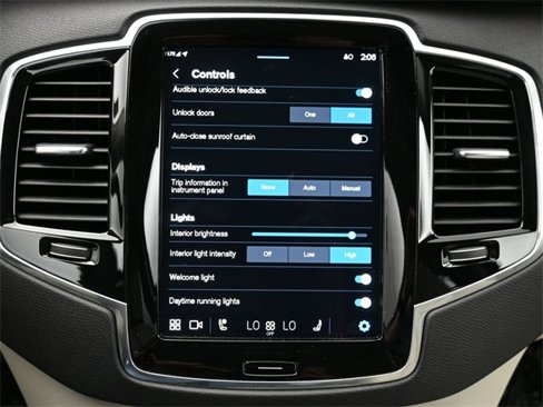 Used 2025 Volvo XC90 B6 Plus w/ Protection Package Premier image 18