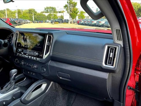 Certified 2025 Nissan Frontier SV image 13