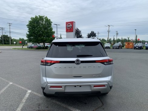 New 2025 Nissan Pathfinder SL image 6