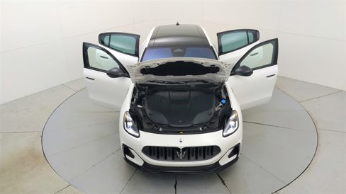 New 2025 Maserati Grecale Folgore image 33