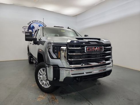 Used 2024 GMC Sierra 3500 SLE w/ SLE Convenience Package image 3
