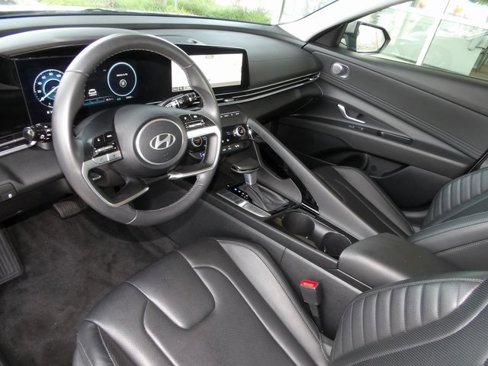Used 2024 Hyundai Elantra Limited image 16