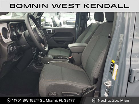 Used 2025 Jeep Gladiator Sport image 12