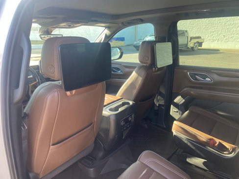Used 2022 Chevrolet Suburban High Country image 28