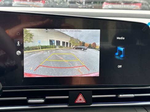 Certified 2025 Hyundai Elantra SEL image 30