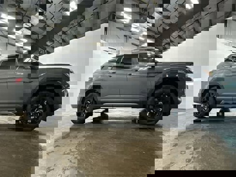 New 2025 Volkswagen Atlas Peak Edition SE image 3