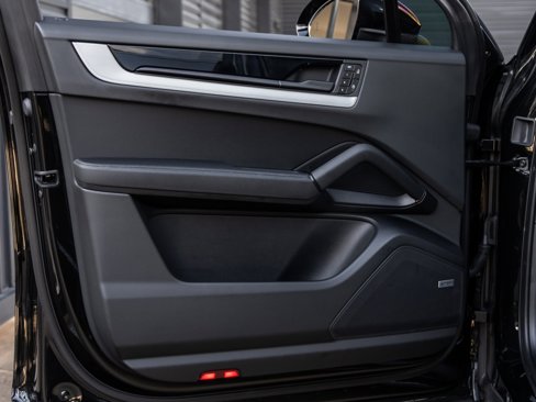 Used 2025 Porsche Cayenne image 18