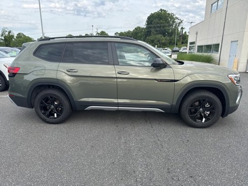 New 2025 Volkswagen Atlas Peak Edition SE image 1