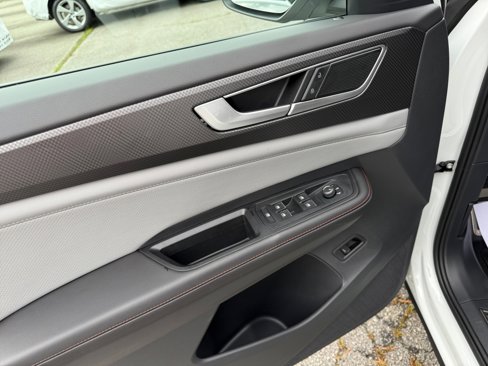 New 2025 Volkswagen Atlas Peak Edition SE image 32