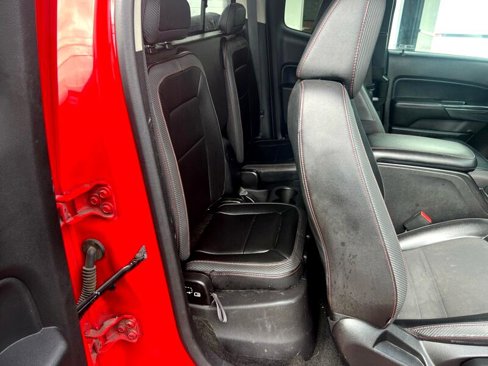 Used 2016 GMC Canyon SLE image 12