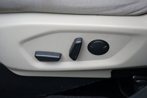 Used 2019 Ford Explorer XLT w/ Equipment Group 201A image 19