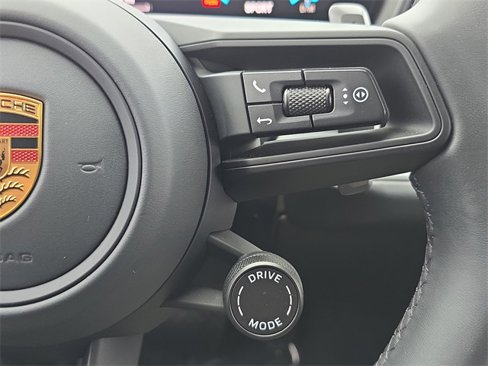 Used 2025 Porsche Cayenne image 18