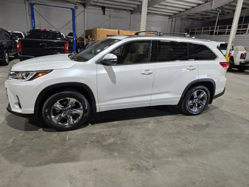 Used 2018 Toyota Highlander AWD V6 image 4
