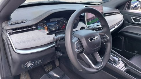 Certified 2024 Jeep Compass Latitude image 17
