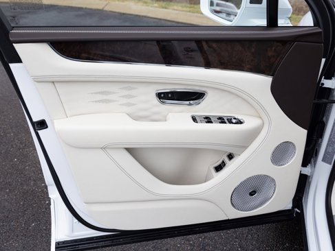New 2025 Bentley Bentayga image 19