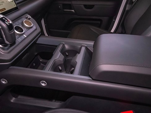 New 2025 Land Rover Defender 110 S image 31