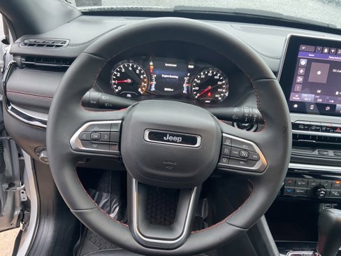 Used 2024 Jeep Compass Trailhawk image 11