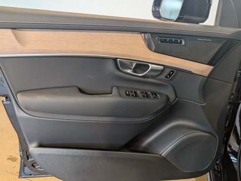 New 2026 Volvo XC90 B6 Plus w/ Protection Package Premier image 8