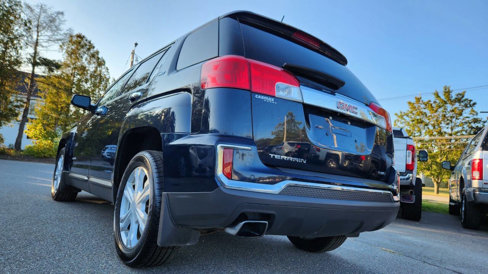 Used 2017 GMC Terrain SLT w/ Open Road Package image 10