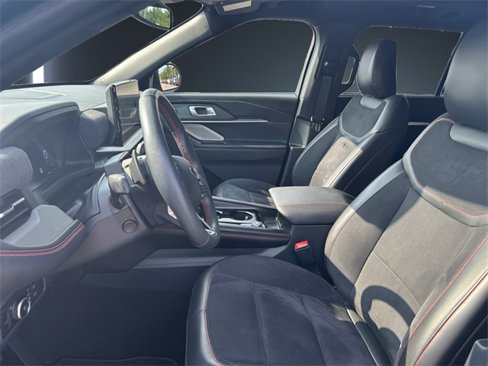 Used 2025 Ford Explorer ST image 9