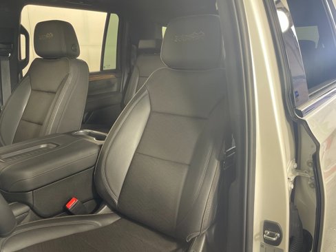 Used 2023 Chevrolet Suburban High Country image 23