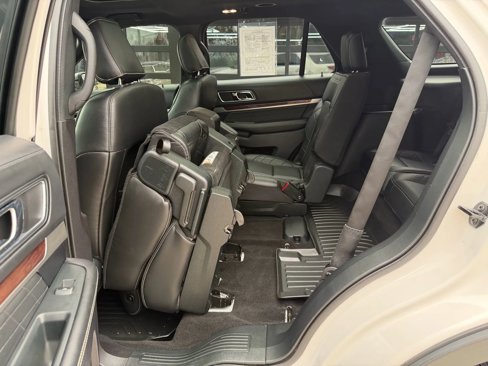 Used 2019 Ford Explorer Platinum image 41