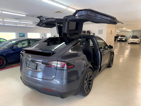 Used 2022 Tesla Model X image 32