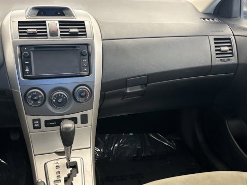 Used 2013 Toyota Corolla LE image 17