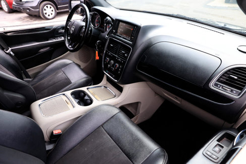 Used 2020 Dodge Grand Caravan SXT image 18
