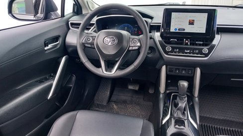 Used 2024 Toyota Corolla Cross XLE image 16