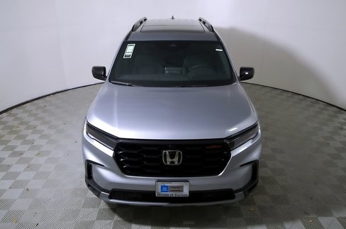 Certified 2025 Honda Pilot TrailSport image 4