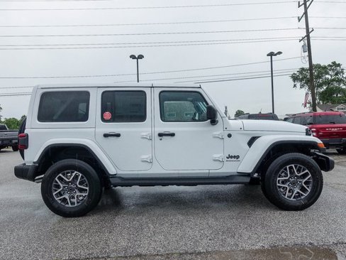 New 2025 Jeep Wrangler Sahara image 5
