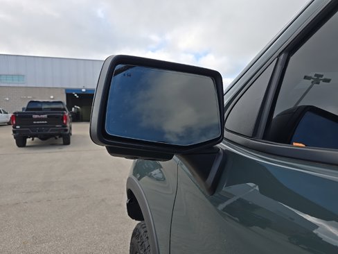 Used 2025 Chevrolet Silverado 1500 ZR2 w/ Technology Package image 8