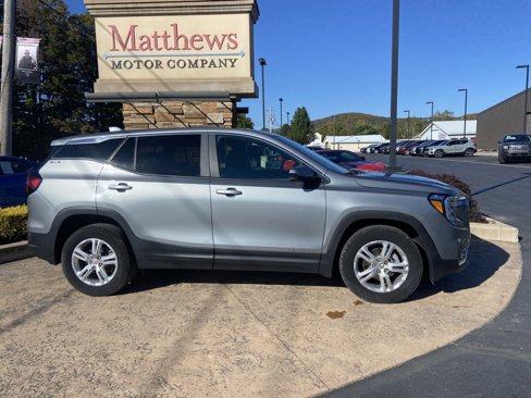 Used 2024 GMC Terrain SLE image 4