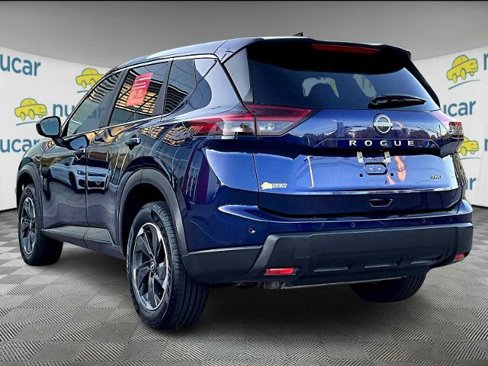 Certified 2025 Nissan Rogue SV image 4