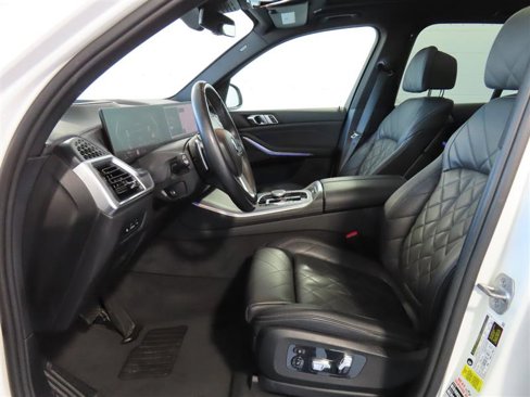 Used 2024 BMW X5 sDrive40i w/ Premium Package image 17