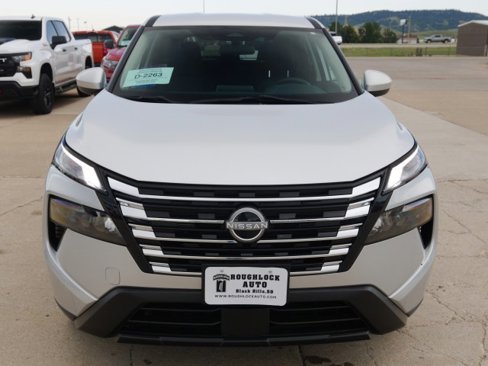 Used 2024 Nissan Rogue SV image 6