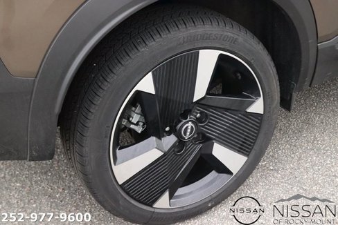 Used 2025 Nissan Kicks SR image 7