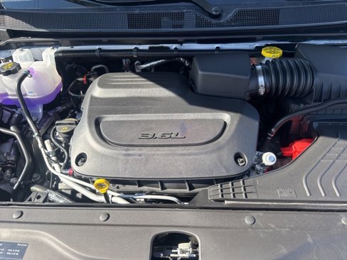 New 2025 Chrysler Voyager LX image 22