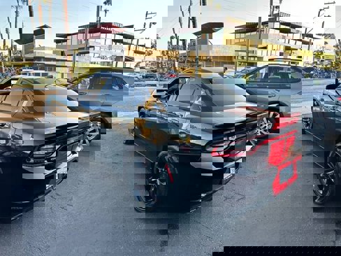 Used 2017 Dodge Charger SXT w/ Plus Group image 4