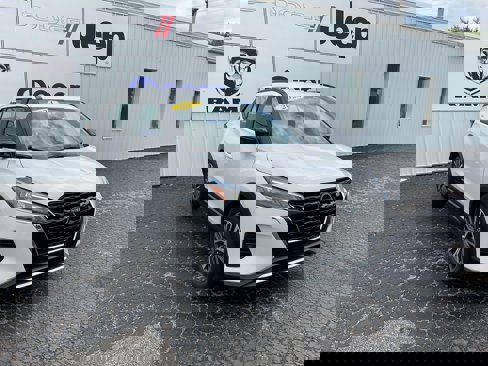 Used 2024 Nissan Kicks SR image 1