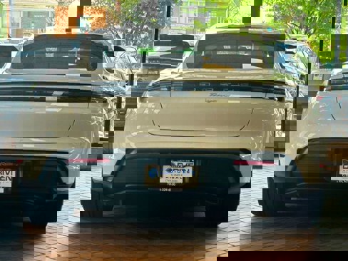Used 2024 Porsche Taycan image 8
